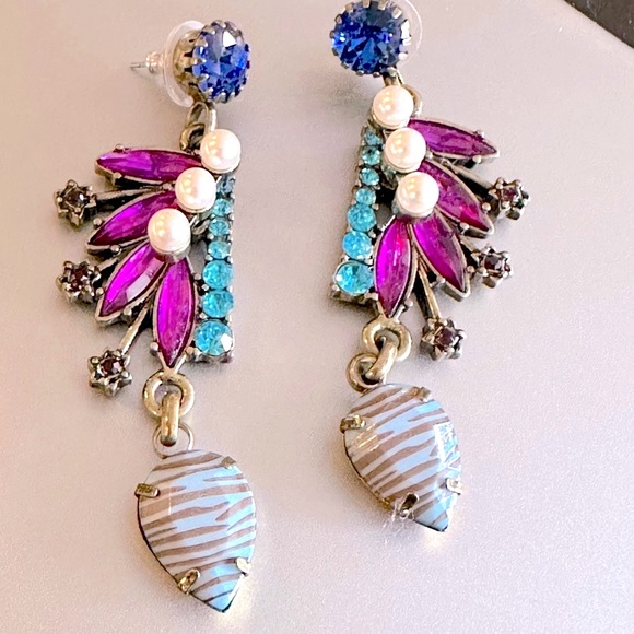 Jewelry - SALE🎁Artsy Drop Rhinestone Earrings